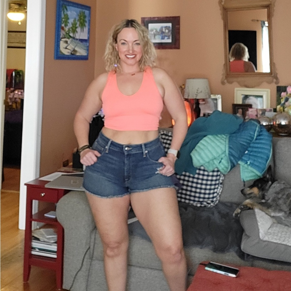 Good American bombshell cut-off denim shorts.